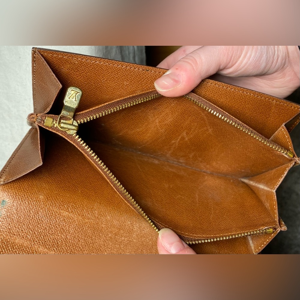 Louis Vuitton Wallet - Picture 16 of 16